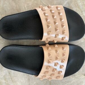 Chic Studded Tan and Black Slide Sandals
